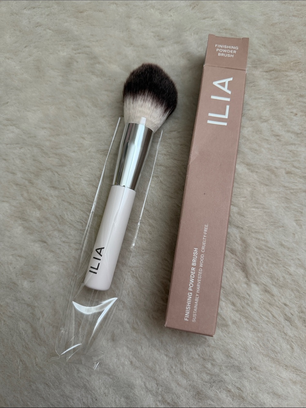 Ilia Beauty finishing powder brush